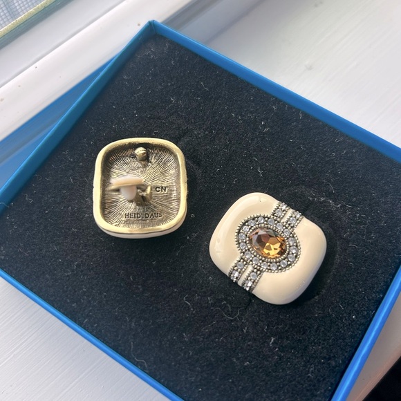 HEIDI DAUS IVORY EARRINGS WITH AMBER CRYSTAL -new still in box - Picture 3 of 3